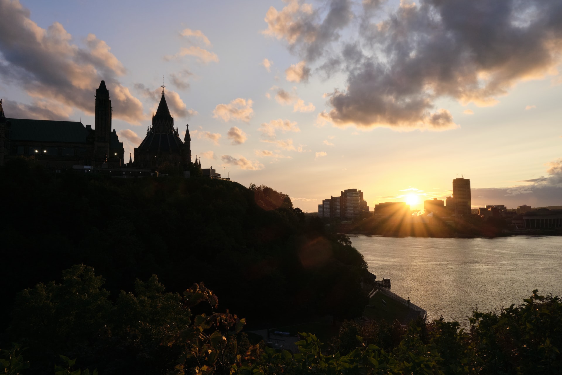 10 Secrets to Explore Parliament Hill in Ottawa